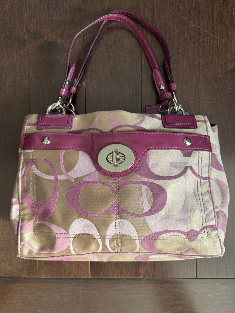 Signature-Print Pink and Tan Shoulder Bag with Turn-Lock Detail